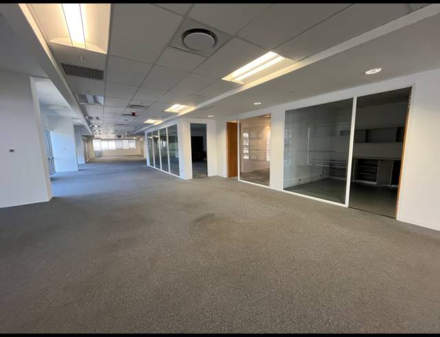 2,051M² OFFICE TO LET IN FORESHORE